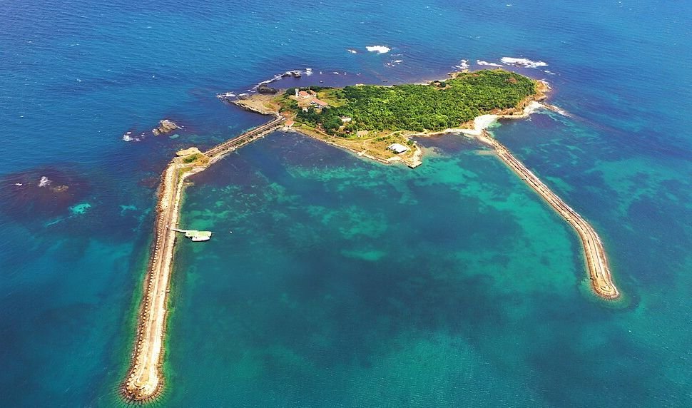 Kefken Island is a Black Sea island 10 minutes away from Cebeci beach